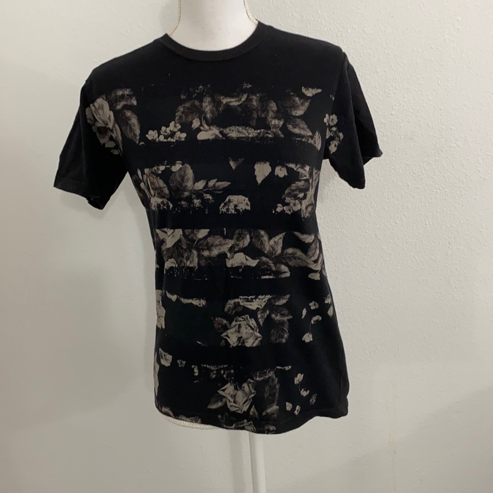 Ring of fire black flower patternerd shirt size S